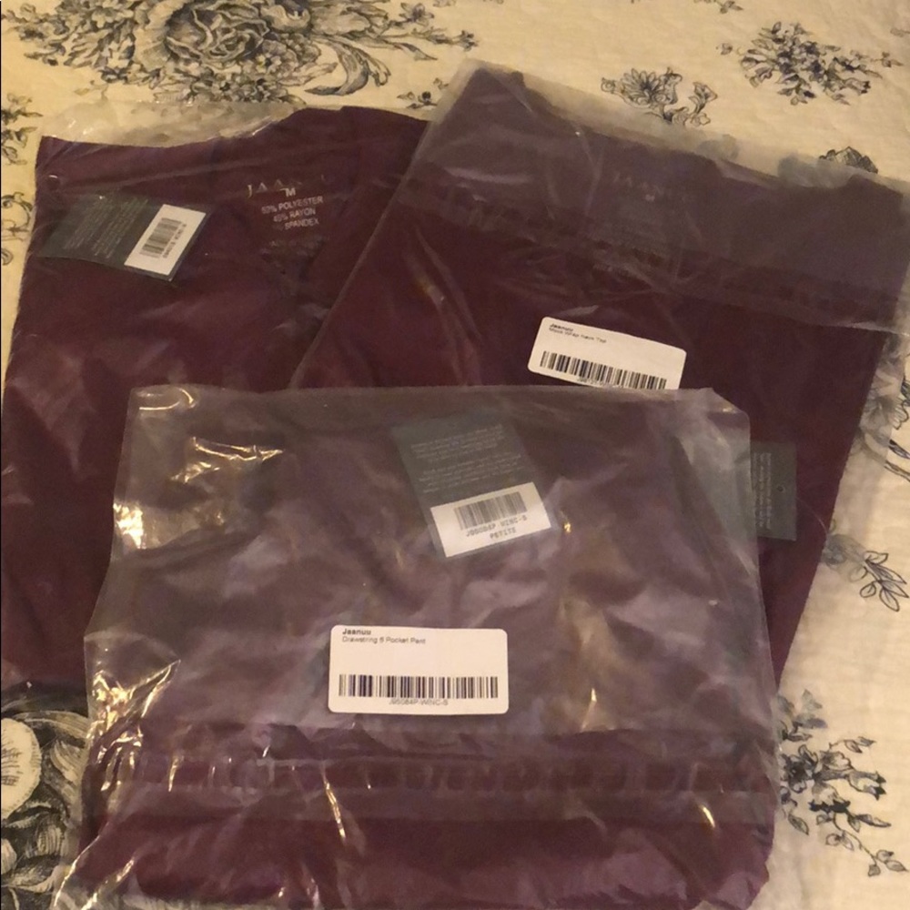 NWT Wine Jaanuu Classics Complete scrub set